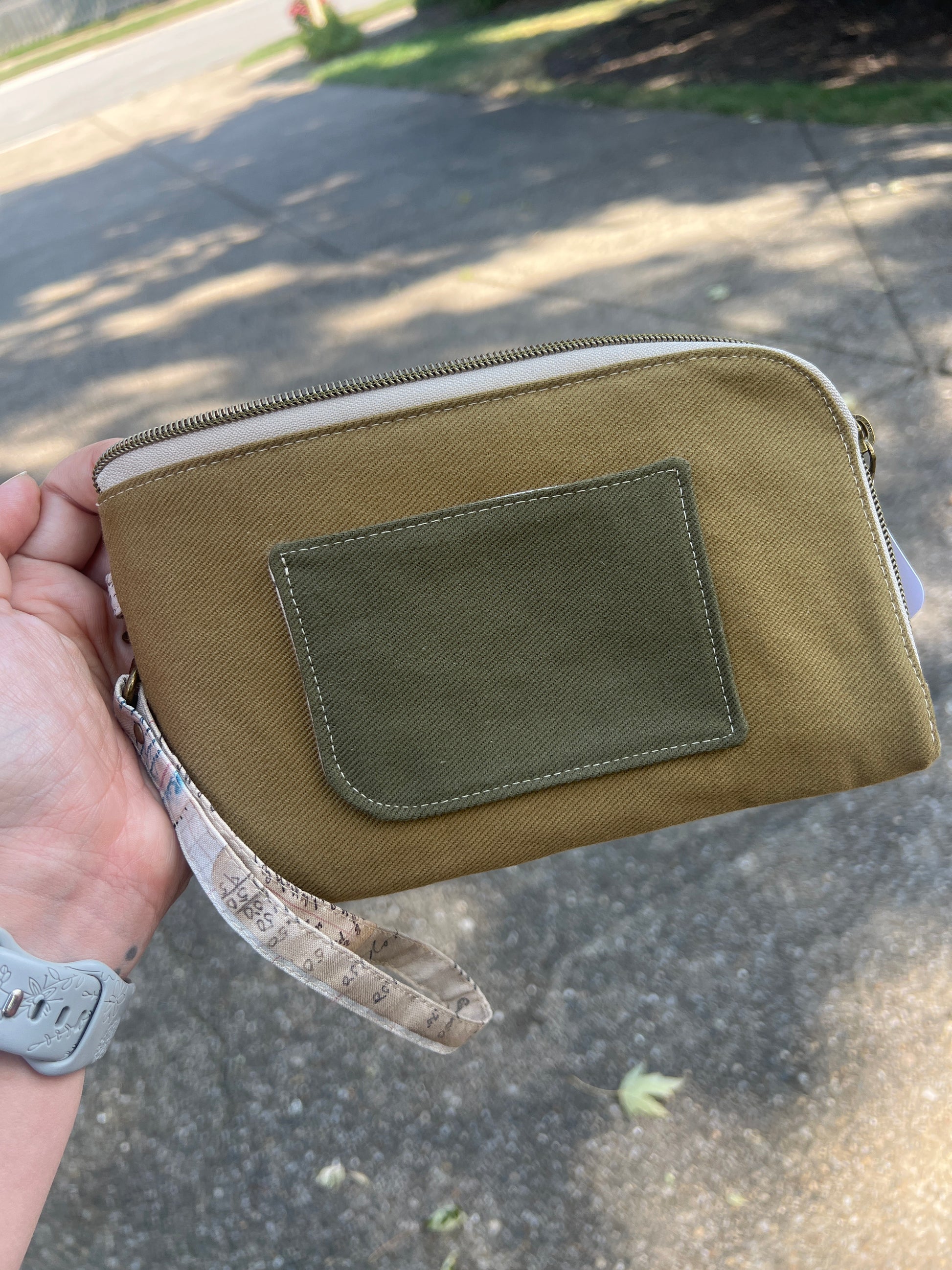 Yarrow Wristlet (Large)
